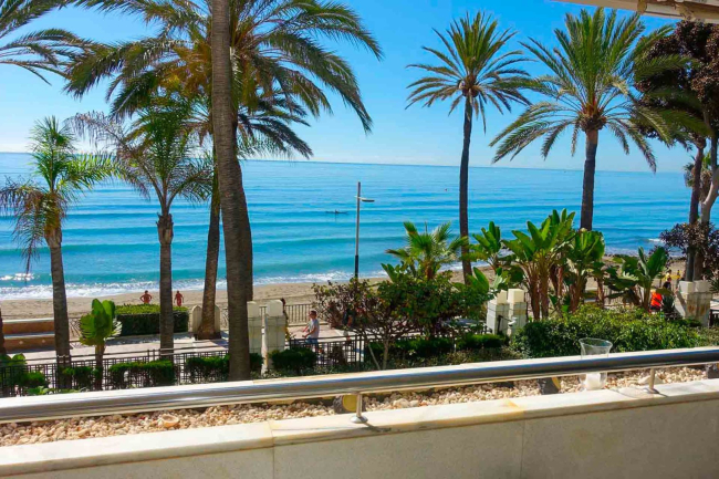 Front beach apartment in Gran Marbella for rent