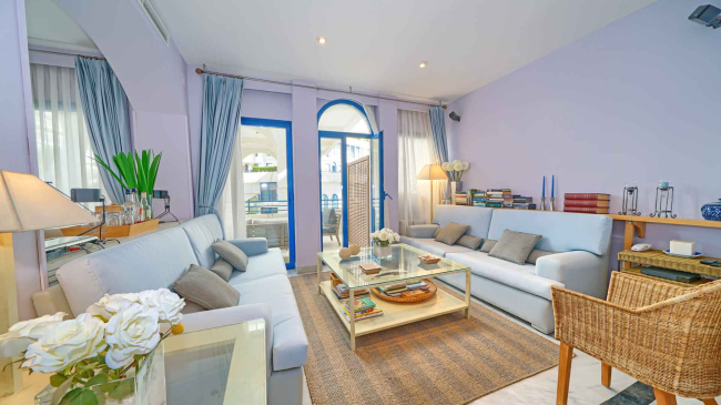 Beachside apartment in Marbella centre for sale 