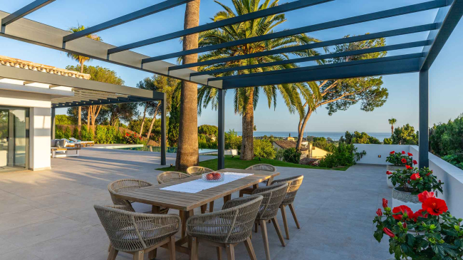 Villa de plain-pied de Marbella Est avec vue panoramique sur la mer à vendre