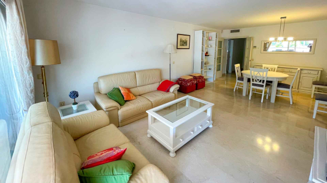 Appartement en première ligne de plage sur le Golden Mile à louer