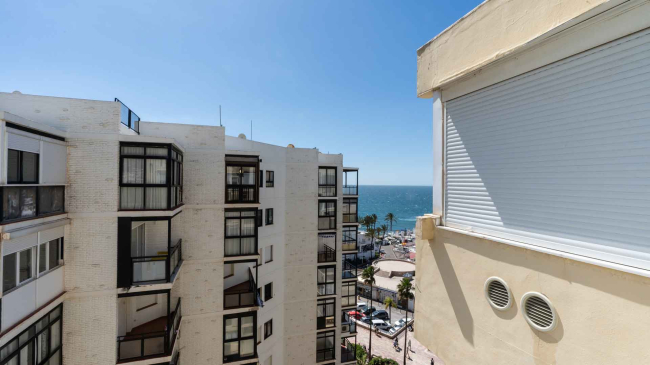 Frontline beach flat in front of Puerto Deportivo de Marbella for sale