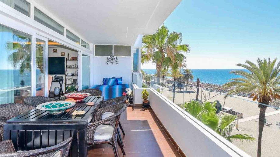 Appartement dans l'immeuble Marisol avec vue sur la mer en première ligne