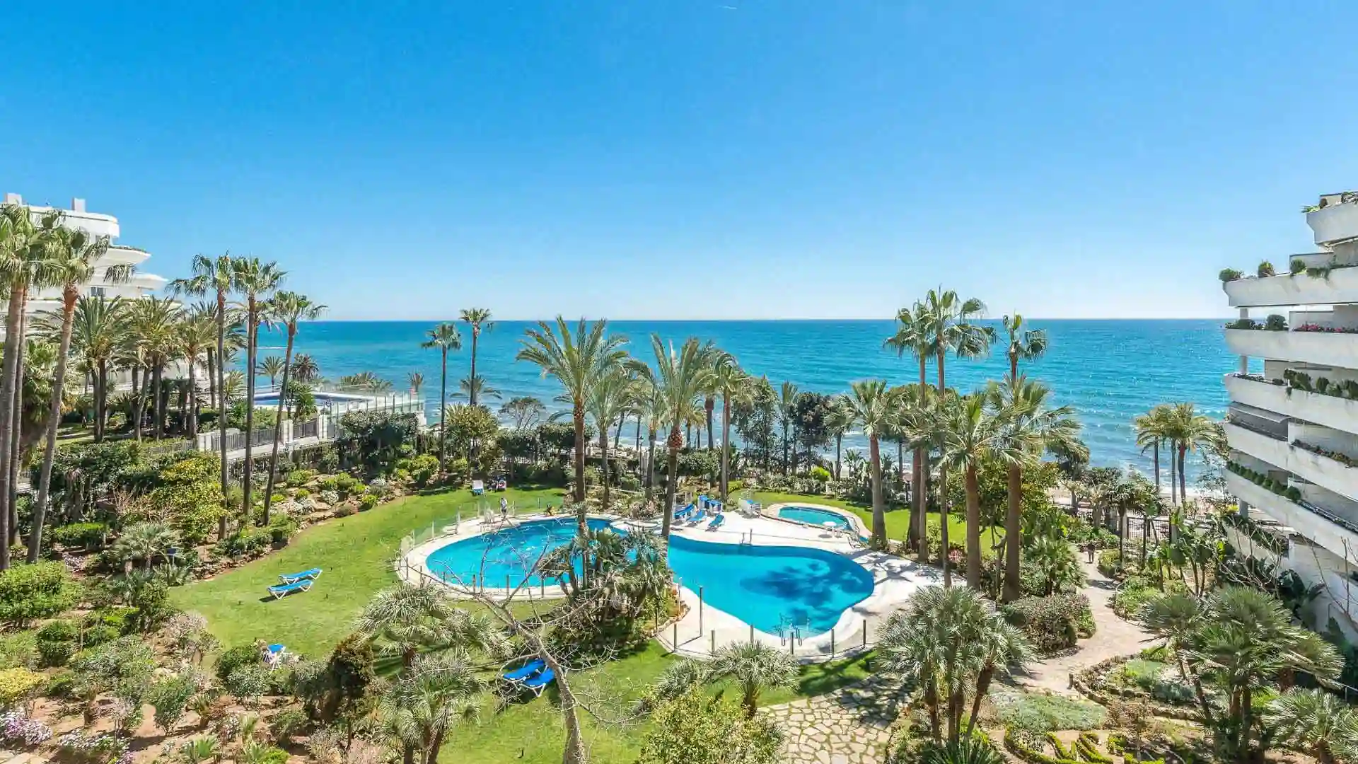 Seafront apartment in Marbella centre