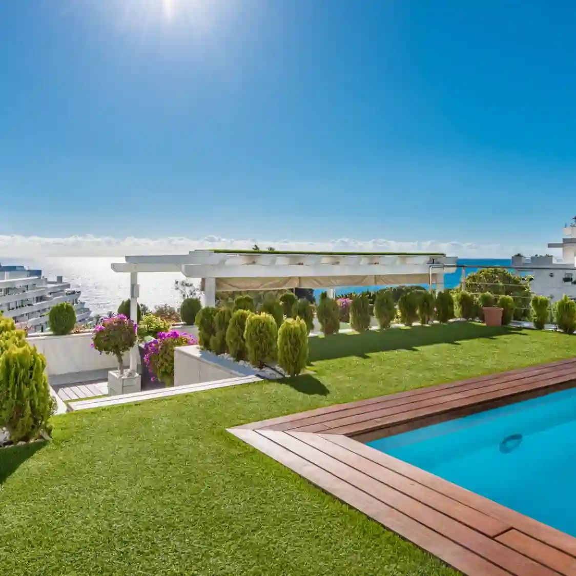 Penthouse en première ligne de plage dans la meilleure zone de la promenade du centre de Marbella. lisez notre guide pour la vente d'une propriété à Marbella.