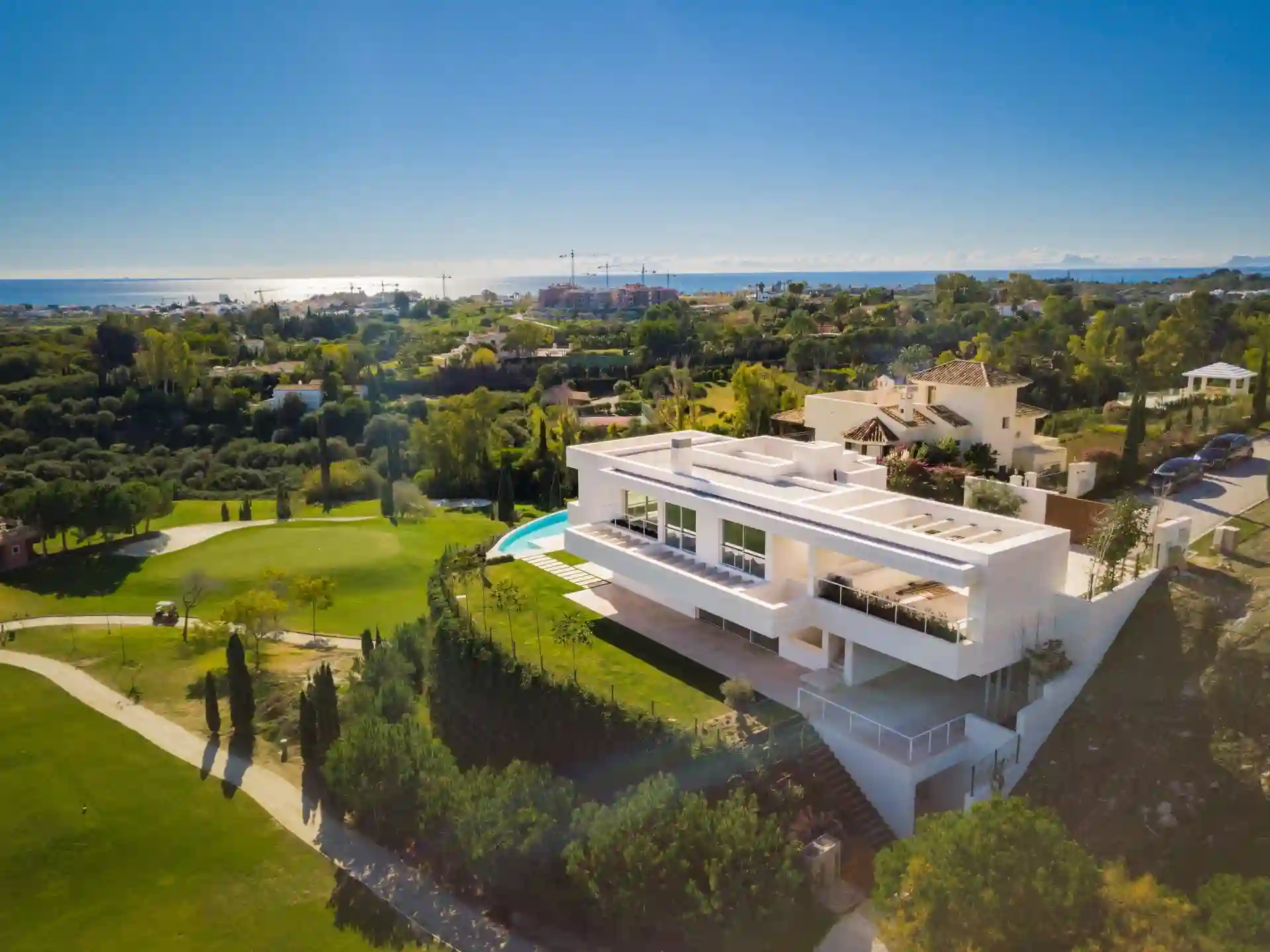 Villa en Benahavís con vistas al mar junto al golf