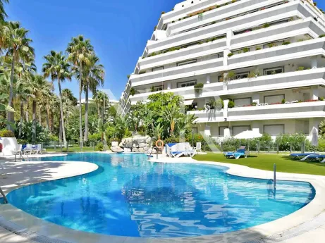 Appartement au rez-de-chaussée de l'immeuble Gran Marbella, situé en bord de mer, à vendre