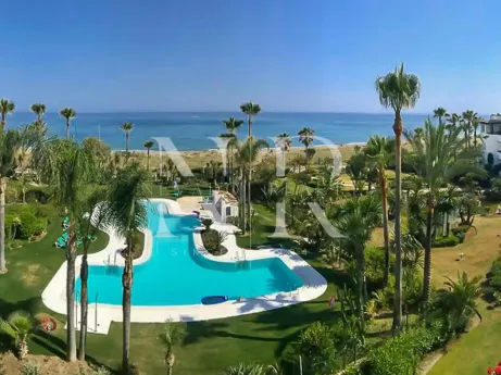 Apartment in Estepona with sea views in first line beach for sale