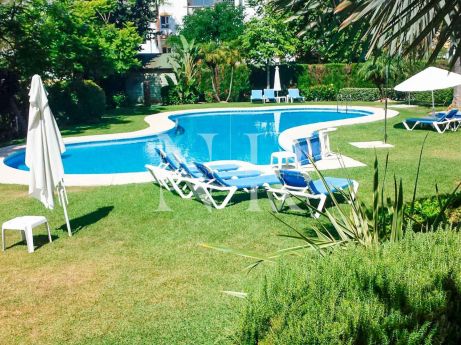 Apartamento en complejo urbanístico La Caridad en alquiler de larga temporada en Marbella