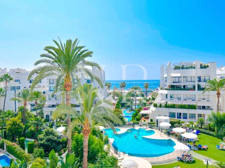 Flat in Marbella centre next to the sea and the sea promenade for sale