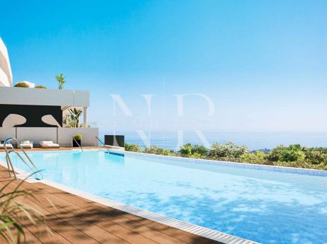 Apartment in Los Monteros with sea views for sale