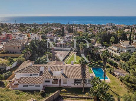 Villa in Marbella with sea views for sale