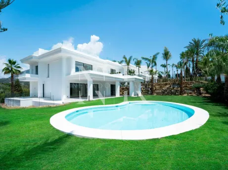 Villa nueva en Lomas del Marbella Club en venta