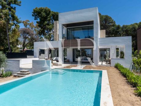 Villa in Marbella Centro in gated community for sale