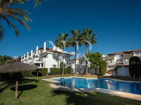 Maison de ville de 3 chambres en location longue durée à Los Naranjos de Marbella