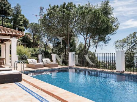 Villa à El Madroñal avec vue panoramique sur la mer à vendre