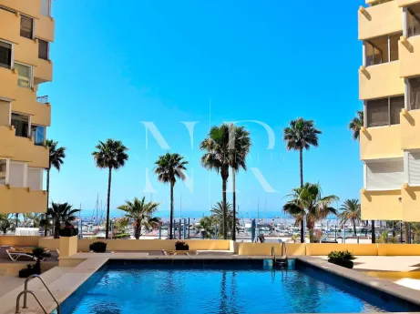 Frontline beach flat in front of Puerto Deportivo de Marbella for sale