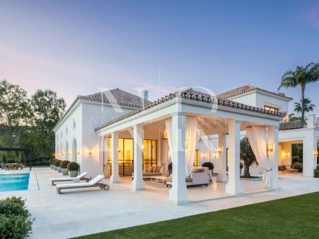 Villa en La Cerquilla de estilo andaluz en venta