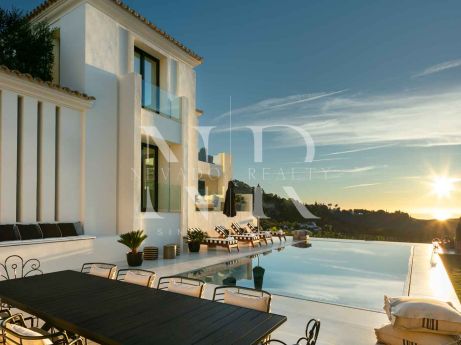 Villa in Urbanization El Madroñal with panoramic sea views for sale