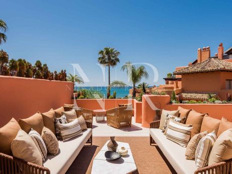 Front line penthouse in Los Monteros Playa for sale