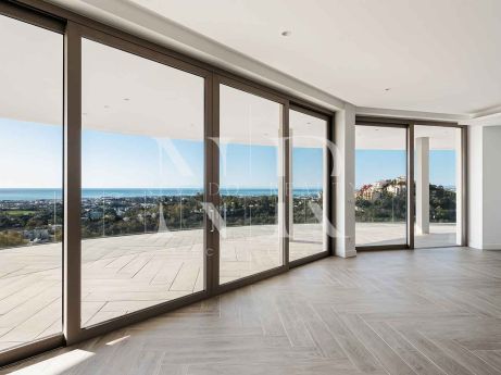 Apartamento en Benahavís con vistas panorámicas al mar en venta