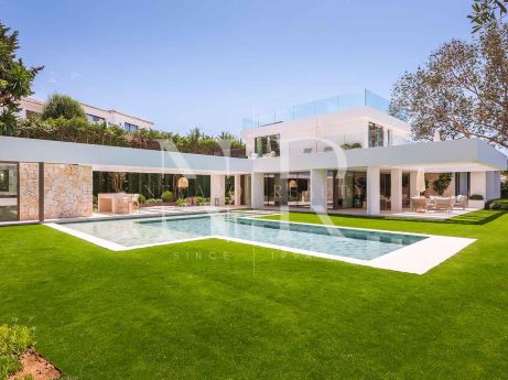 Villa à Nueva Andalucia avec vue sur le golf à vendre