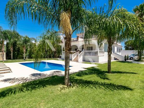 Andalusian style villa in Atalaya Rio Verde for sale