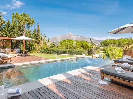 Villa en Las Brisas Golf de estilo balinés con vistas panorámicas en venta