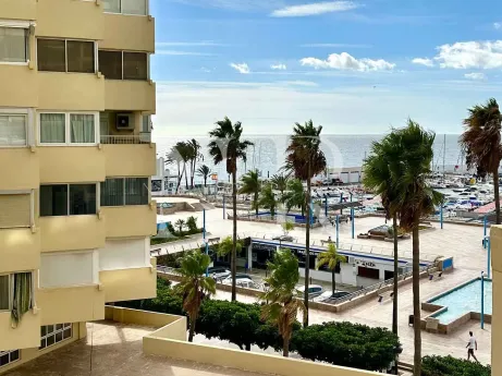 Apartamento en Paseo Marítimo completamente renovado con vistas al mar en venta