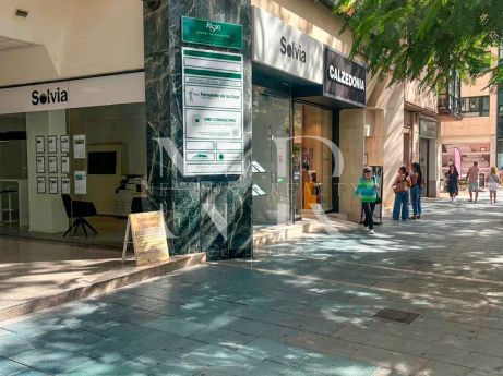 Commercial premises in Marbella Centro completely refurbished for rent.