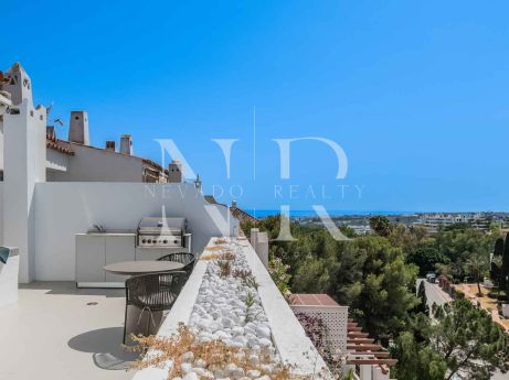 Penthouse in Urbanization Coto Real with sea views for sale