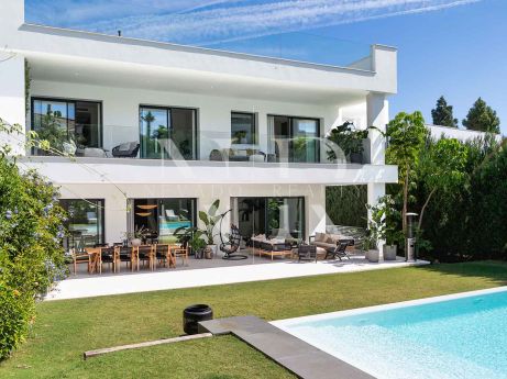 Modern design villa in Puerto Banús for sale