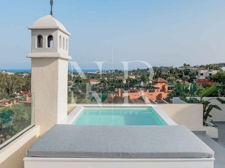 Completely renovated penthouse in Los Belvederes with panoramic sea views for sale