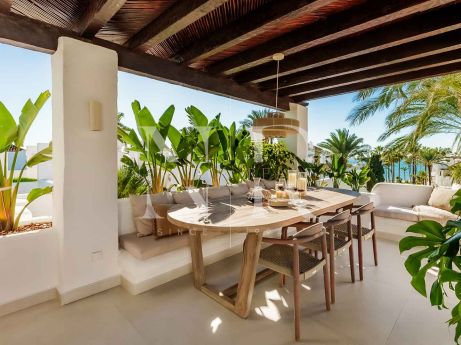 Completely renovated frontline beach penthouse in Urbanisation Alcazaba Beach for sale