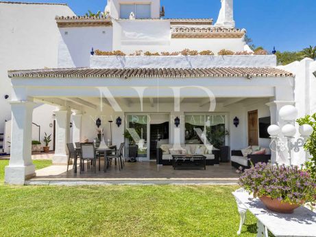 Townhouse in Altos de los Toreros with views to La Concha for sale