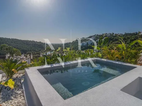 Ático en Urbanización Lomas de la Quinta con vistas panorámicas en venta