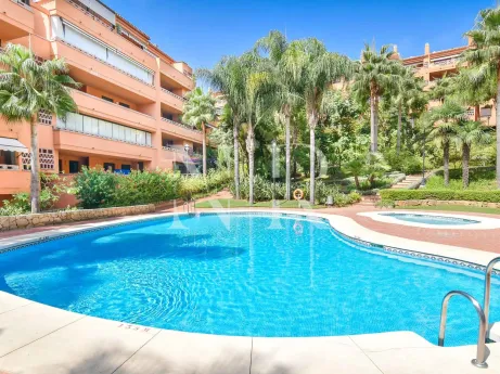 Penthouse dans l'Urbanisation Costa Nagueles III très proche de la plage à vendre