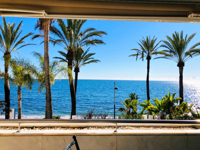 Front beach apartment in Gran Marbella for rent