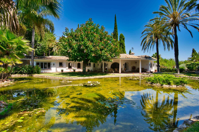 Villa en Nagüeles avec lac et piscine privée à vendre 