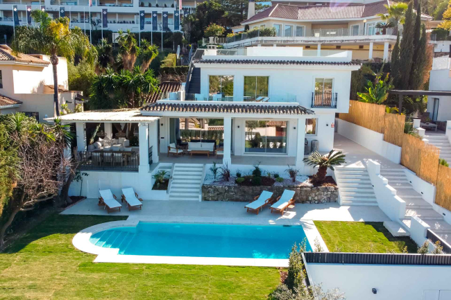 Villa de style moderne à Nueva Andalucia