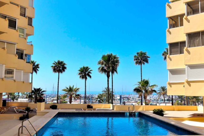 Frontline beach flat in front of Puerto Deportivo de Marbella for sale