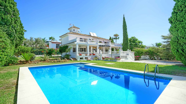 Villa à Valdeolletas avec vue sur la mer et les montagnes à vendre