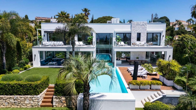 Villa dans l'Urbanisation Marbesa avec vue sur la mer à vendre