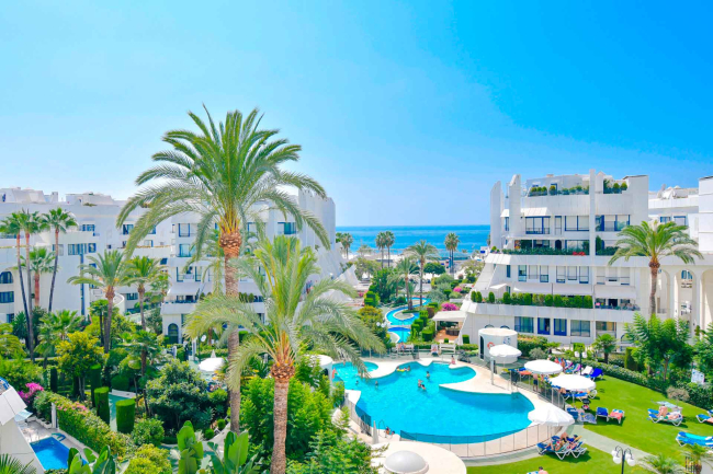 Second line beach flat for sale in Urbanization Marbella House