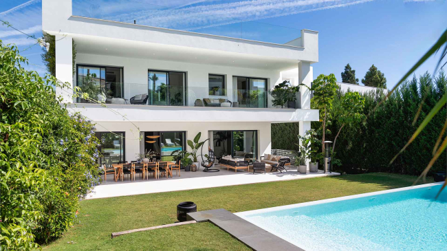 Modern design villa in Puerto Banús for sale