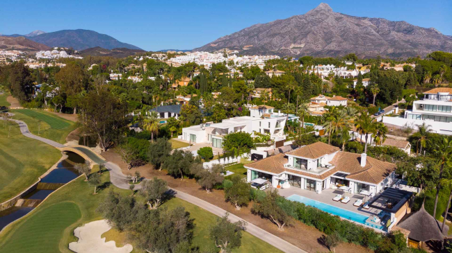 Front line villa in Las Brisas Golf Course with panoramic views for sale