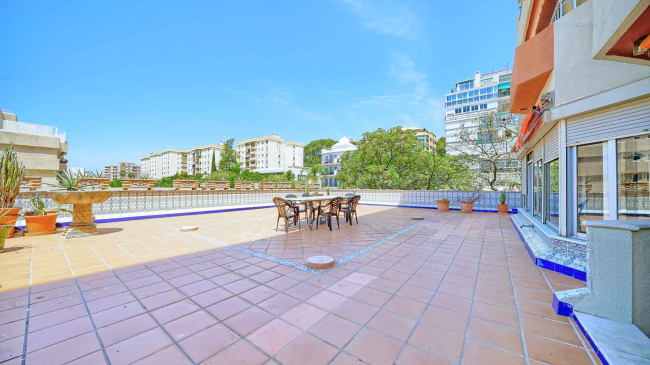 Flat in Marbella close to the Paseo Maritimo for sale