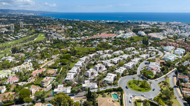 Nouveau développement de villas à Nueva Andalucía dans une communauté fermée à vendre